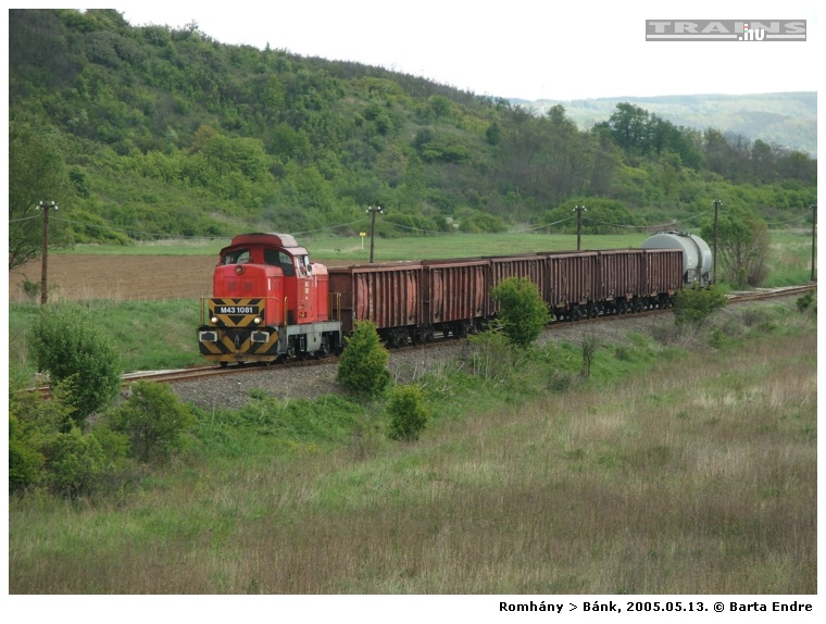 Tolató tehervonat Romhányból Bánk felé 2005. május 13-án. A romhányi csempegyárba Csehországból alapanyagot szállító nemzetközi tehervonatok a Párkány–Vác–Rákosrendező–Rákos–Balassagyarmat–Diósjenő–Romhány útvonalon közlekedtek. Elképzelhető, hogy a Vác-Diósjenő szakasz rossz pályaállapota miatt kellett kerülőúton közlekedniük ezeknek a vonatoknak. 2005-ben még heti 3 tehervonat közlekedett a romhányi vonalon, 2009 januárjában megszűnt a teherszállítás is, azóta csak személyszállító különvonatok jártak erre. A vonal melletti üzemek kiszolgálása és a faszállítás ma közúton folyik.