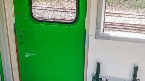 Zöld színű ajtó