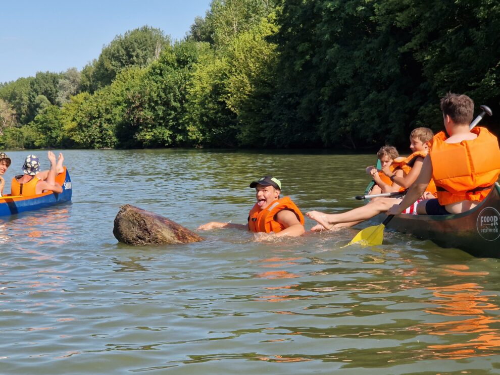 Tikkasztó hőség ellen csakis evezőtúra!